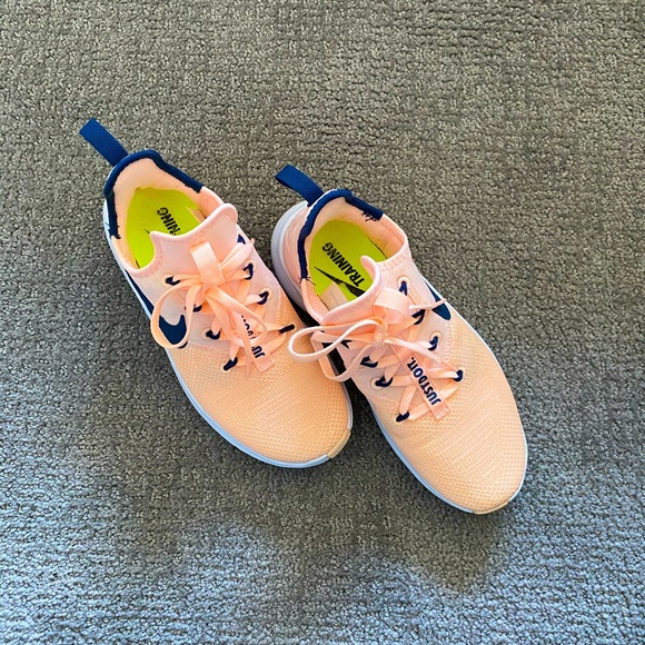 Nike Training Shoe - Picture 1 of 5